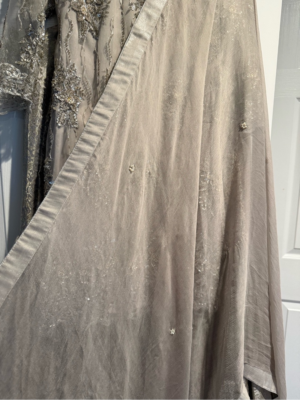 Pakistani Embroidered Garara Set - Picture 3 of 5